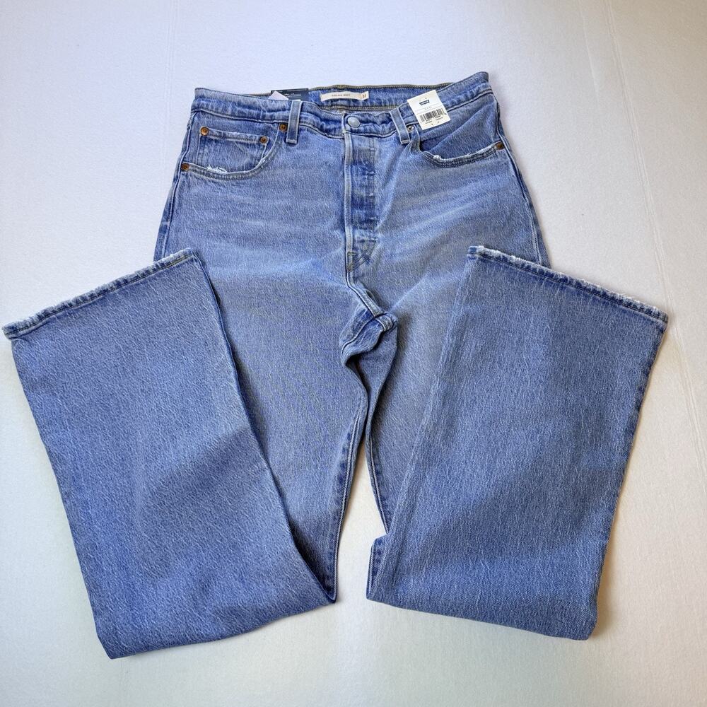 Levi's Premium Women's 31x33 Medium Wash Blue Denim Ribcage Boot High Rise Jeans - Picture 3 of 9